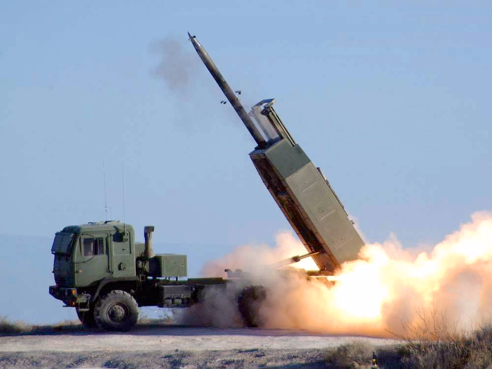How many deepstriker missiles can a HIMARS launcher fire?