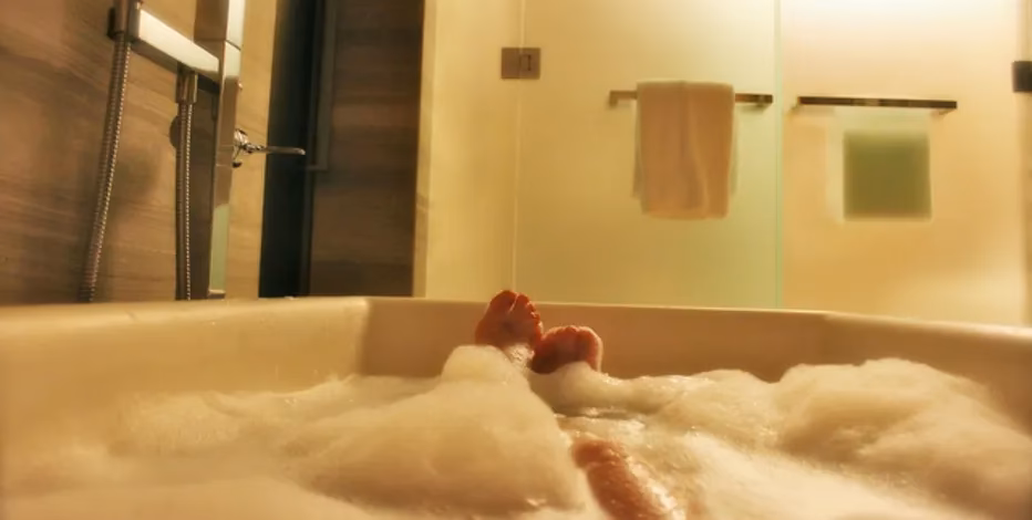 Can a faulty Charger kill a phone in a tub?