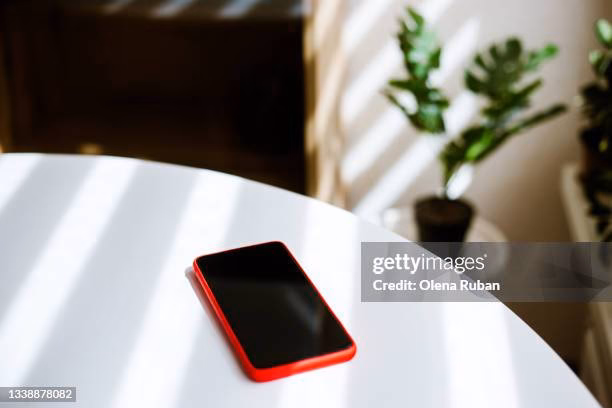 Can you use a cell phone at a table?