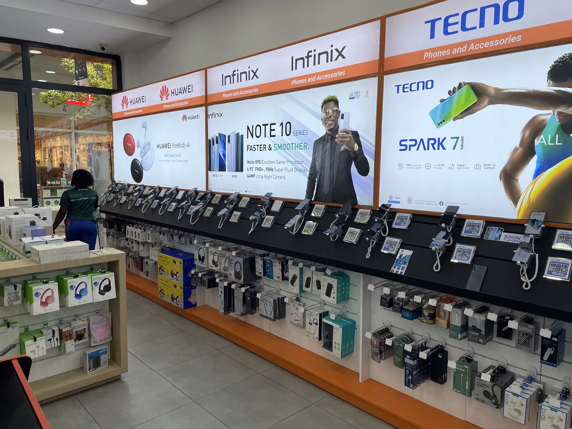 How many mobile phones are there in Ghana?