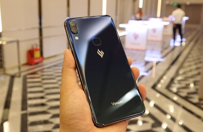 How do I use my mobile phone in Vietnam?