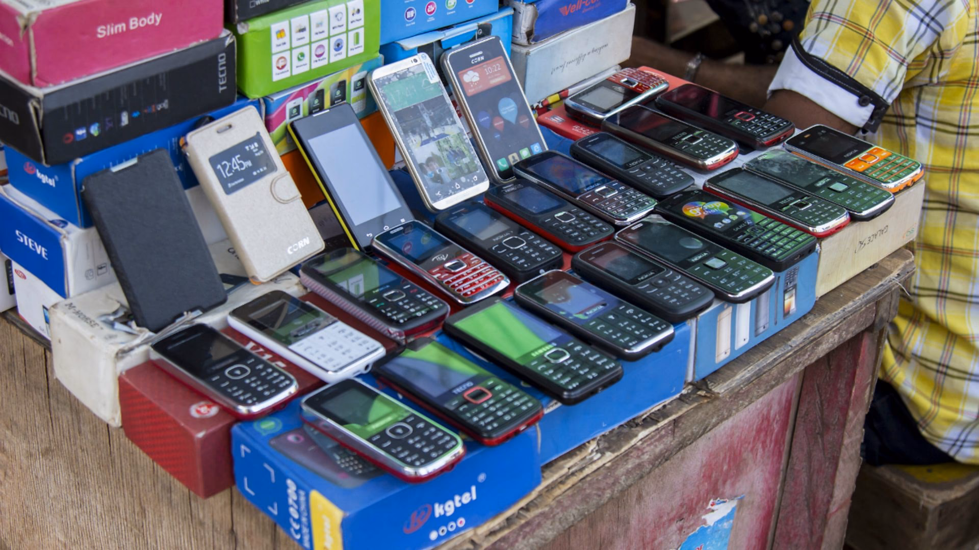 Do Sierra Leoneans use mobile phones?