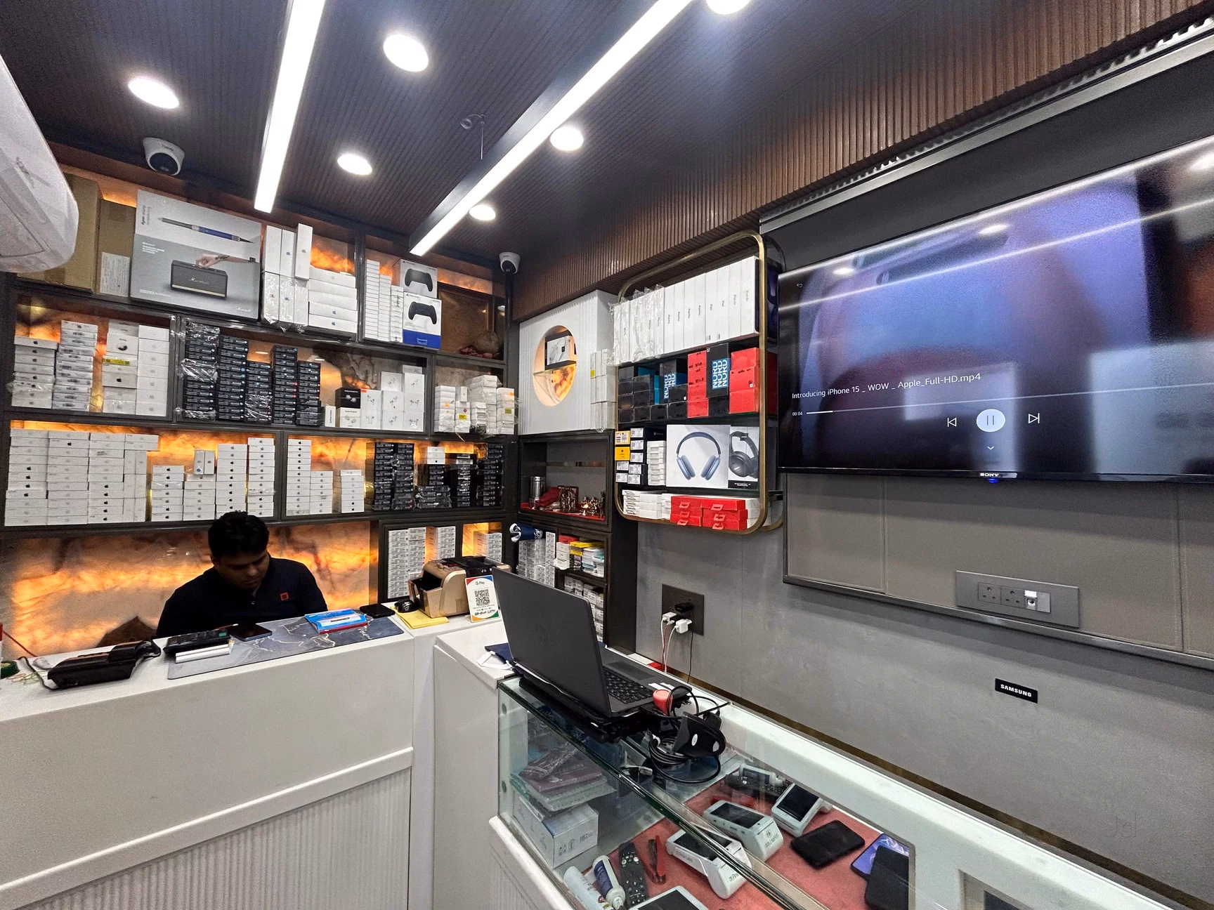 What are the best mobile service centers in New Delhi?
