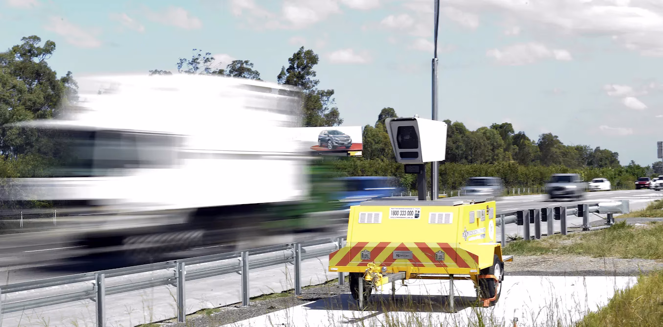 How does a mobile speed camera work?