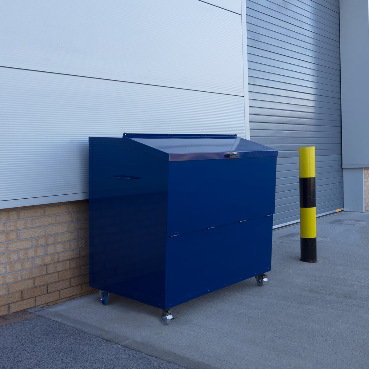 What types of Moving & Storage Services are available in the UK?