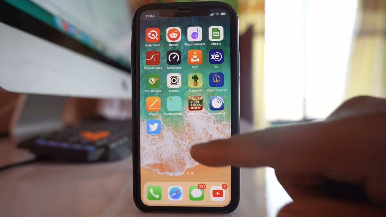 How do I Move apps from one page to another?