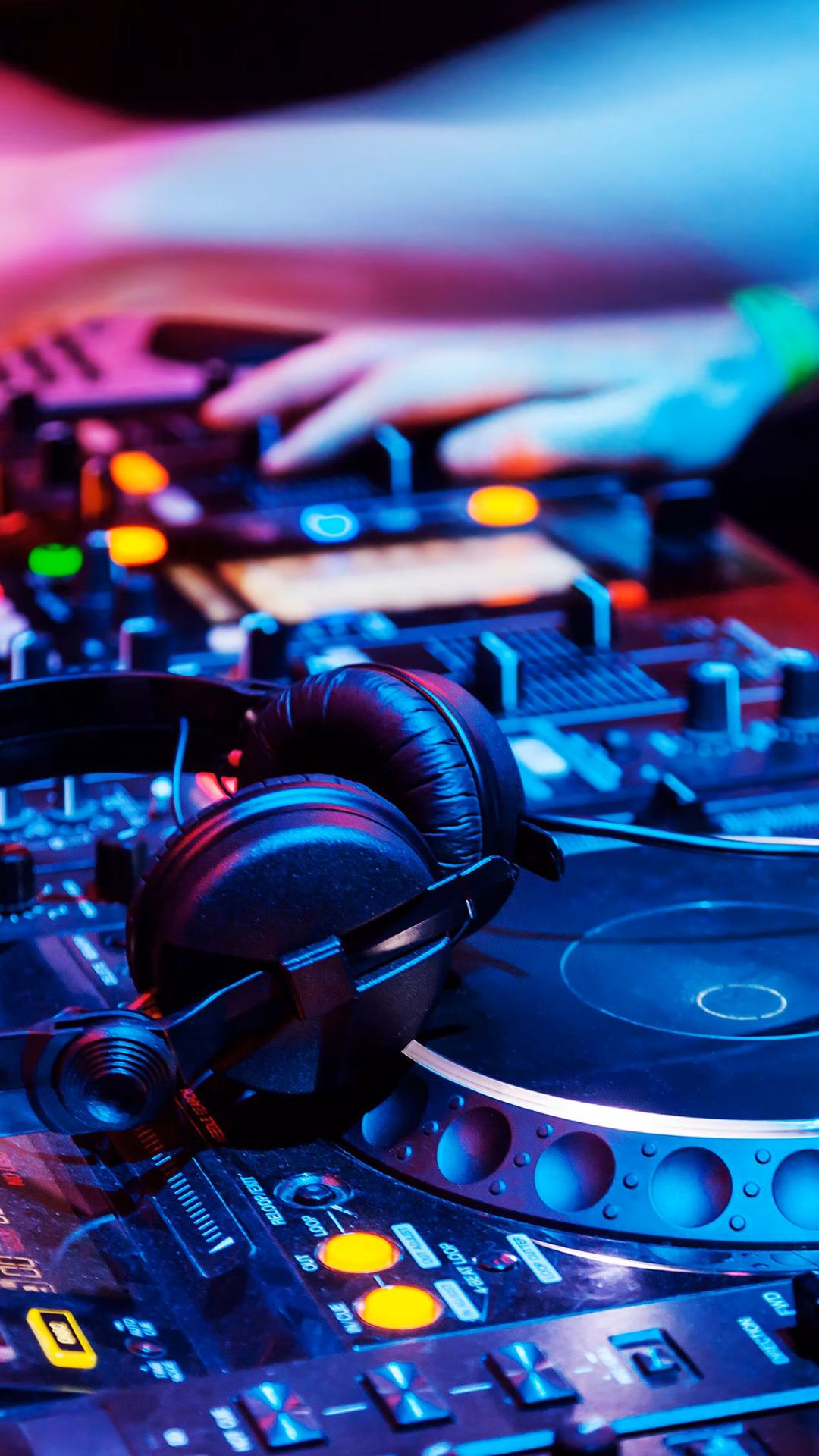 Where can I find free music phone wallpapers?