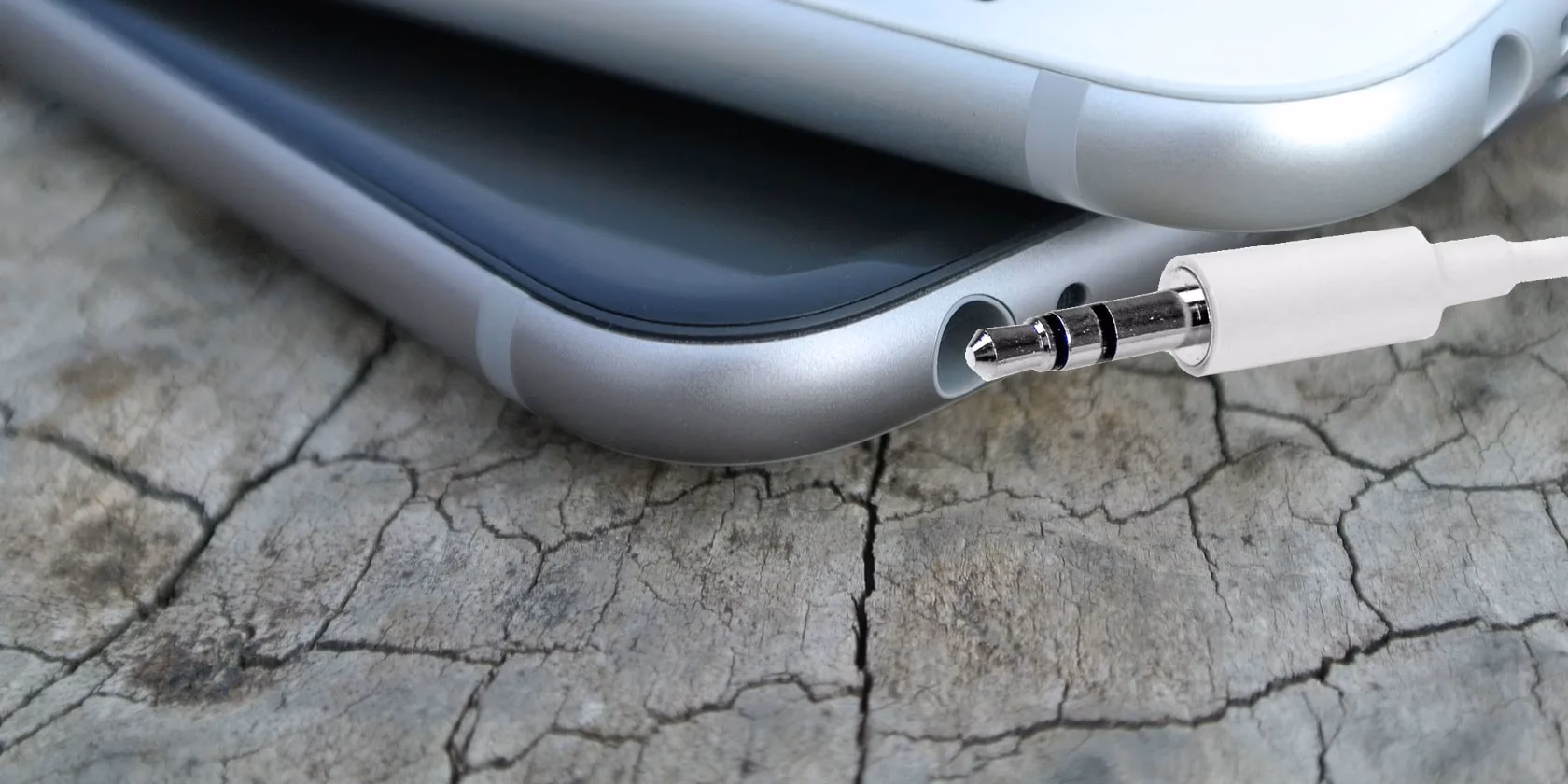 How do you remove a headphone jack from a phone?