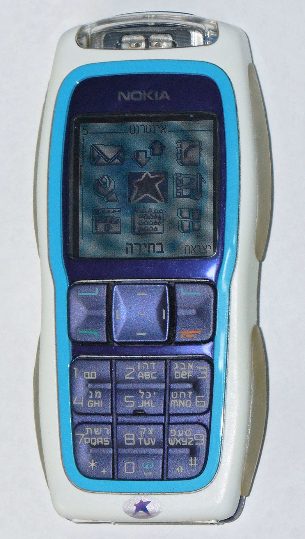 What is the difference between Nokia 3200 & 3220?