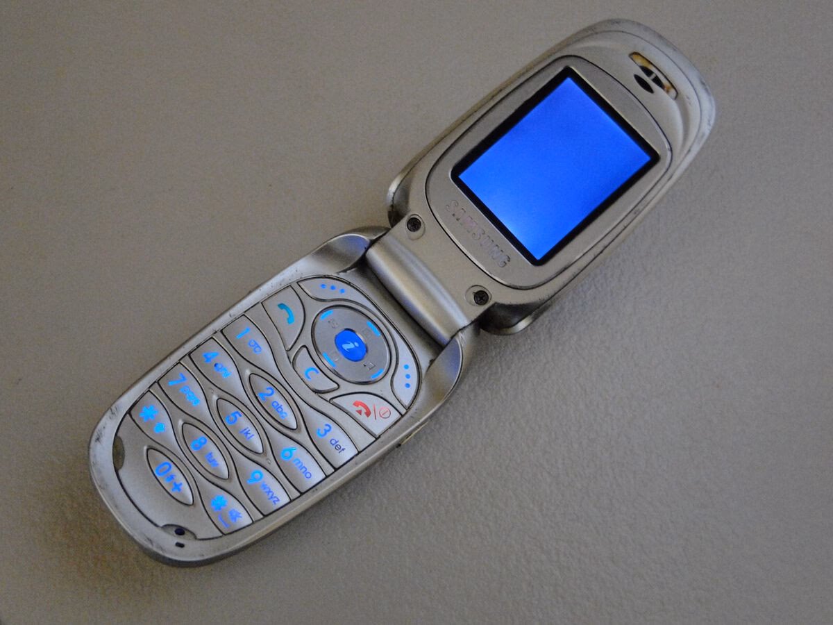 What is the difference between SGH E338 & e330n?