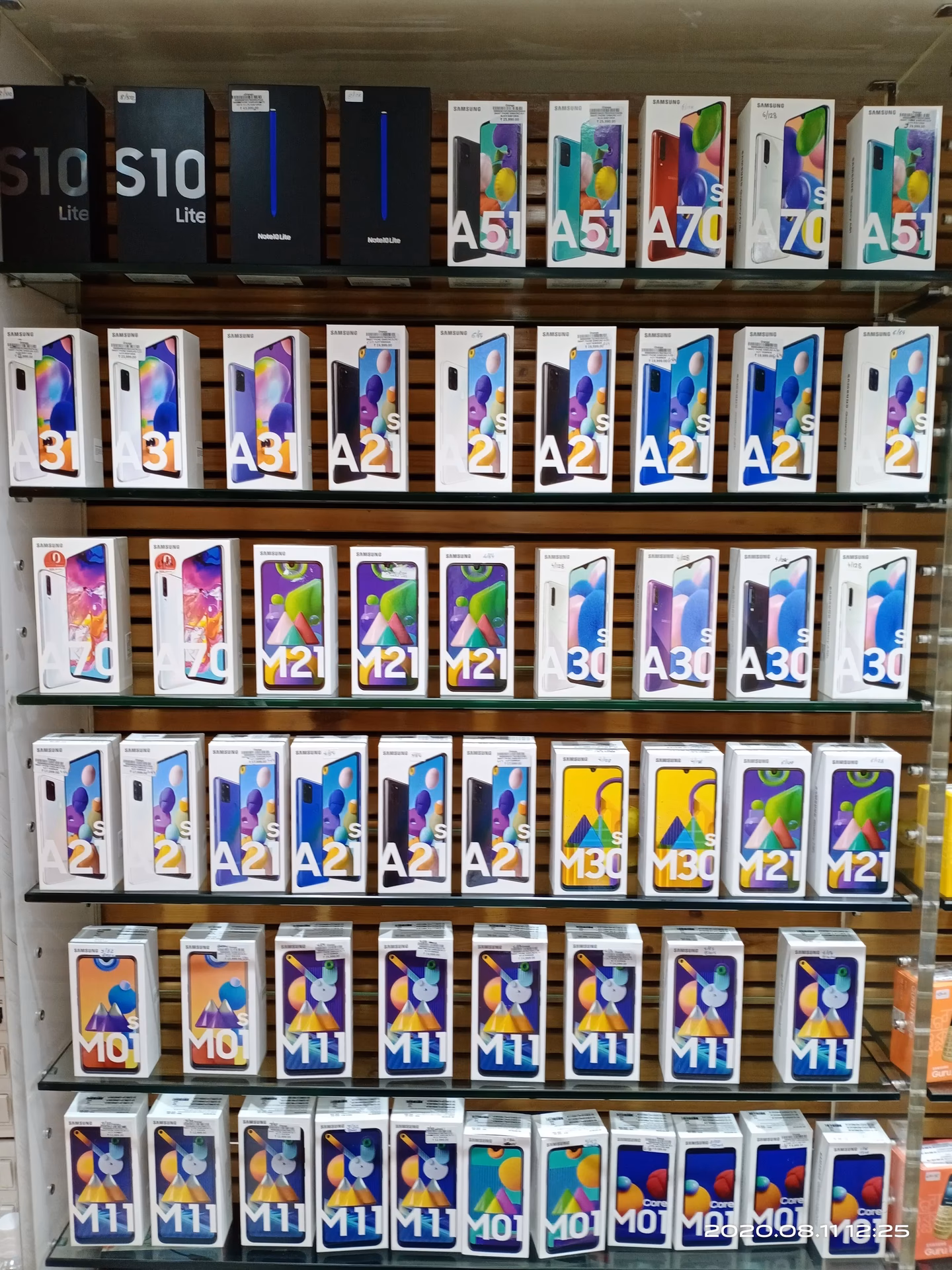 Is Shree Mahalaxmi Telecom a good store in Thane?
