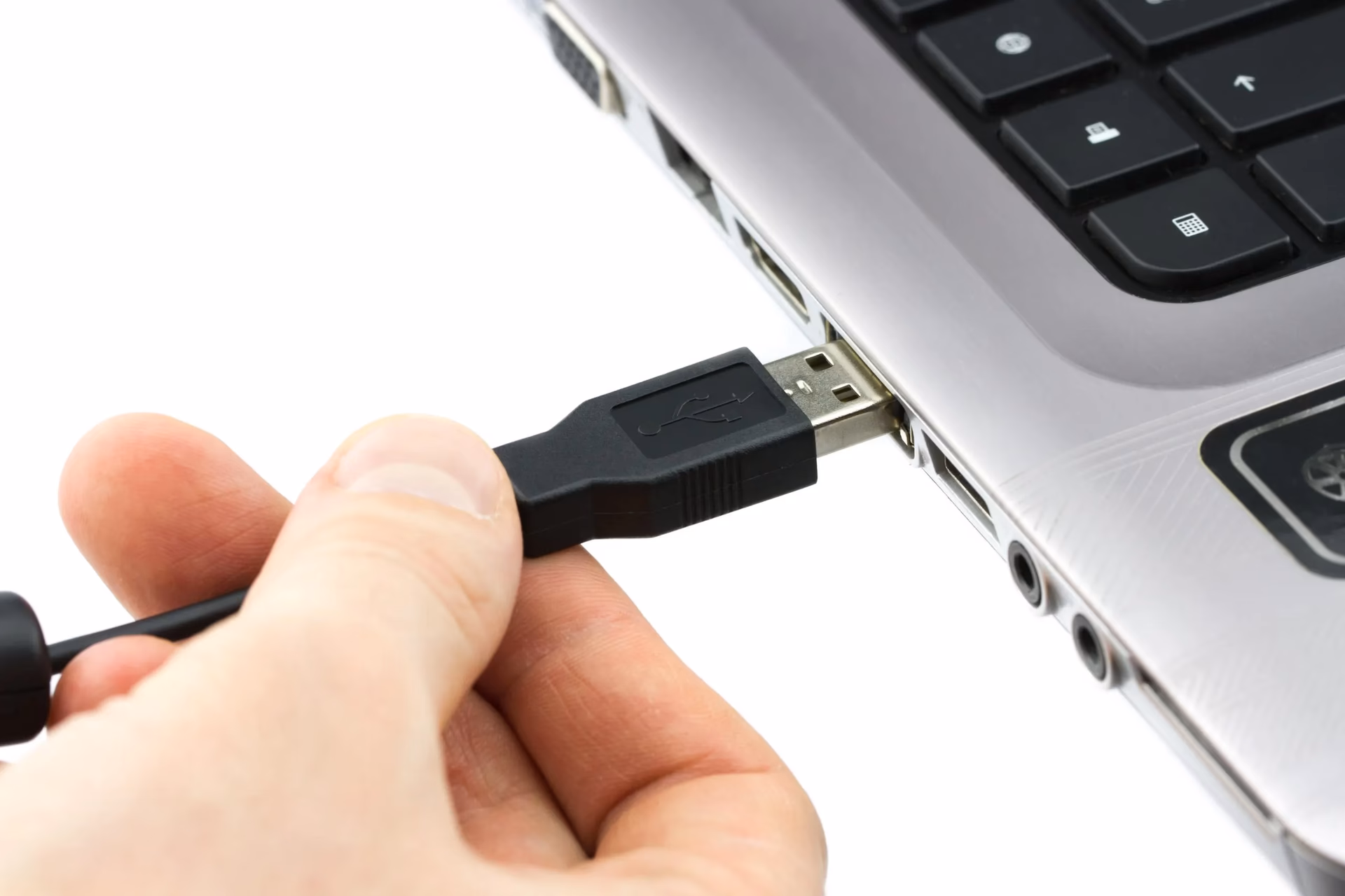 Hvordan oplades telefonen via USB?