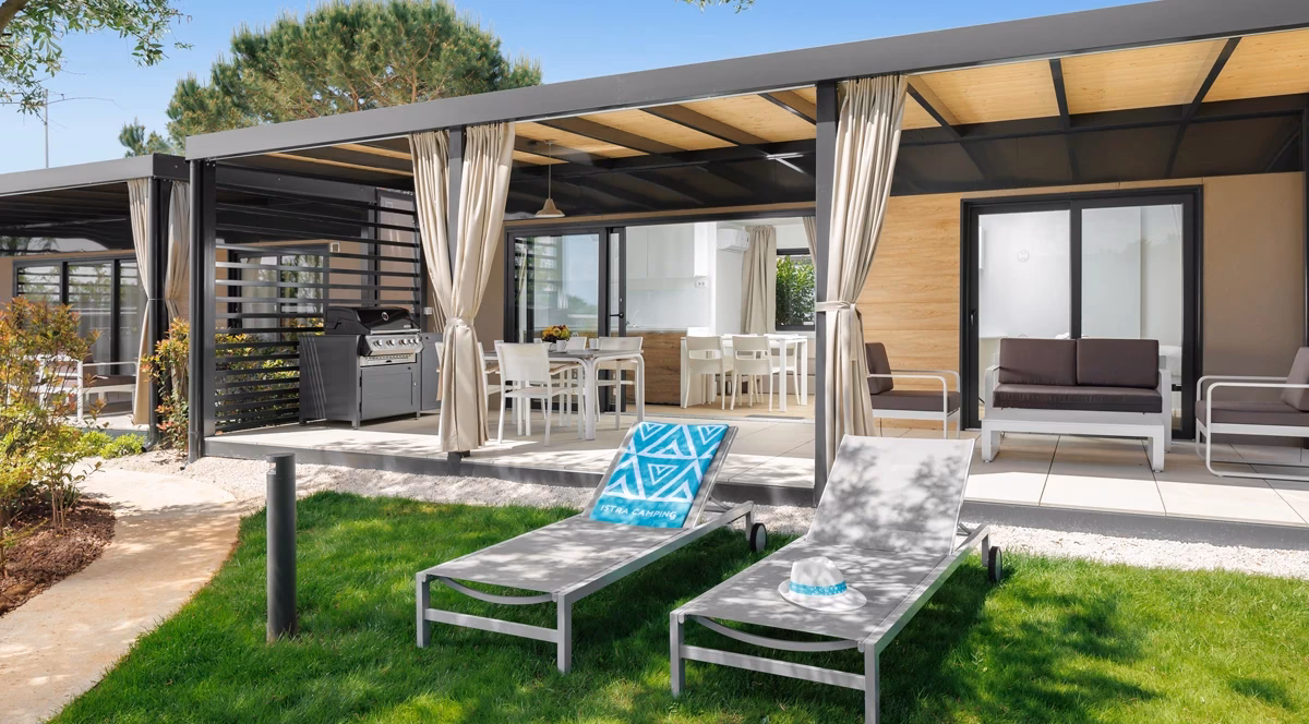 What can you expect at the camping park Umag?