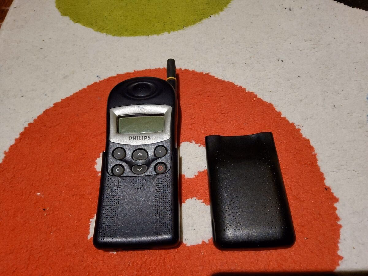 Does Philips Diga have a rear camera?