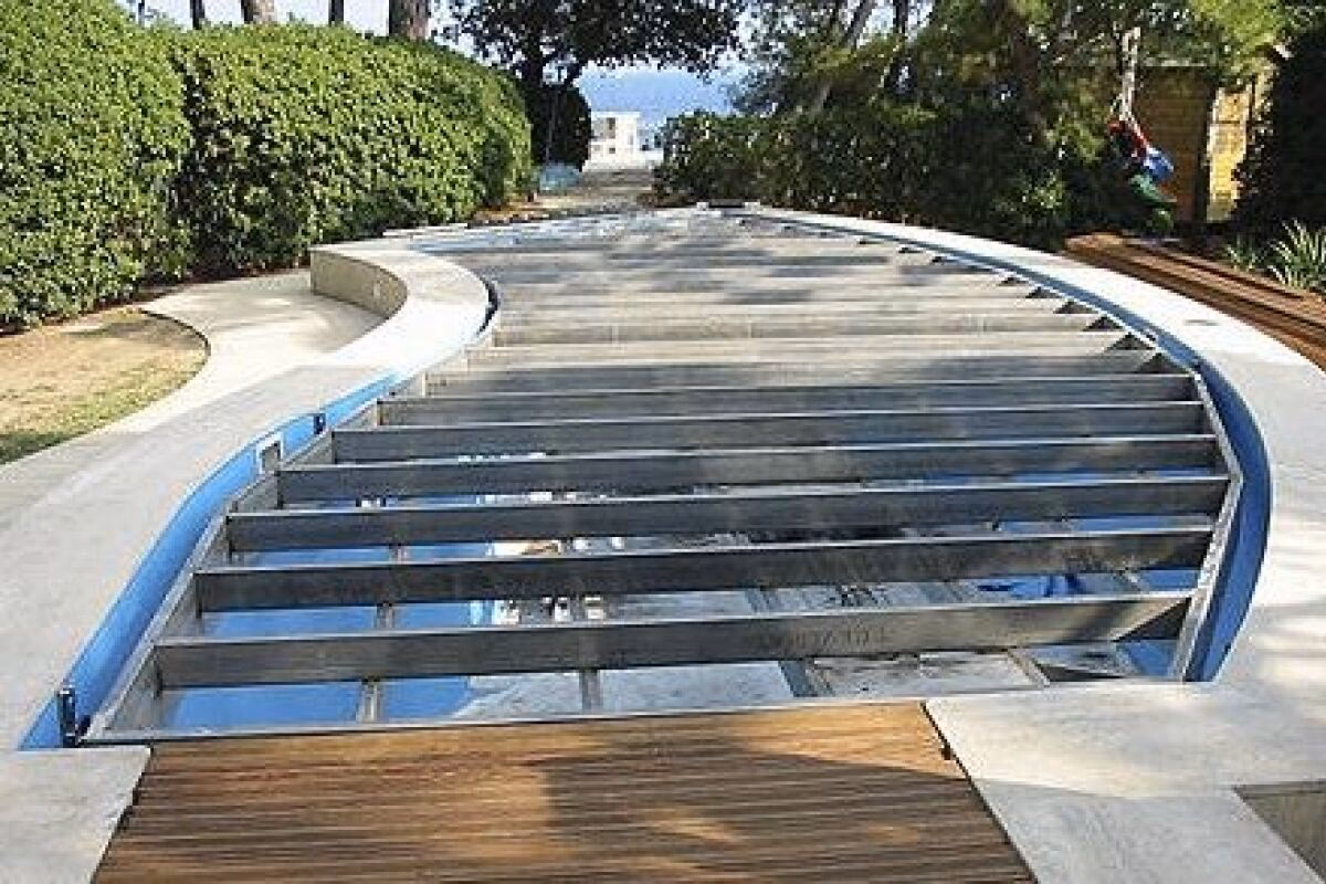 Comment installer un fond de piscine ?