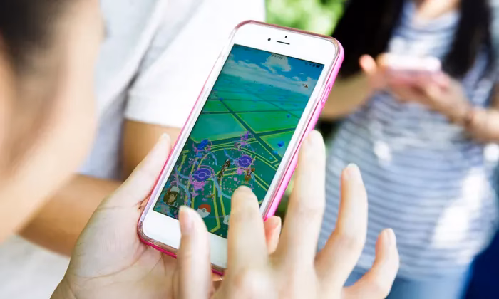 Can you play Pokémon Go with two accounts?