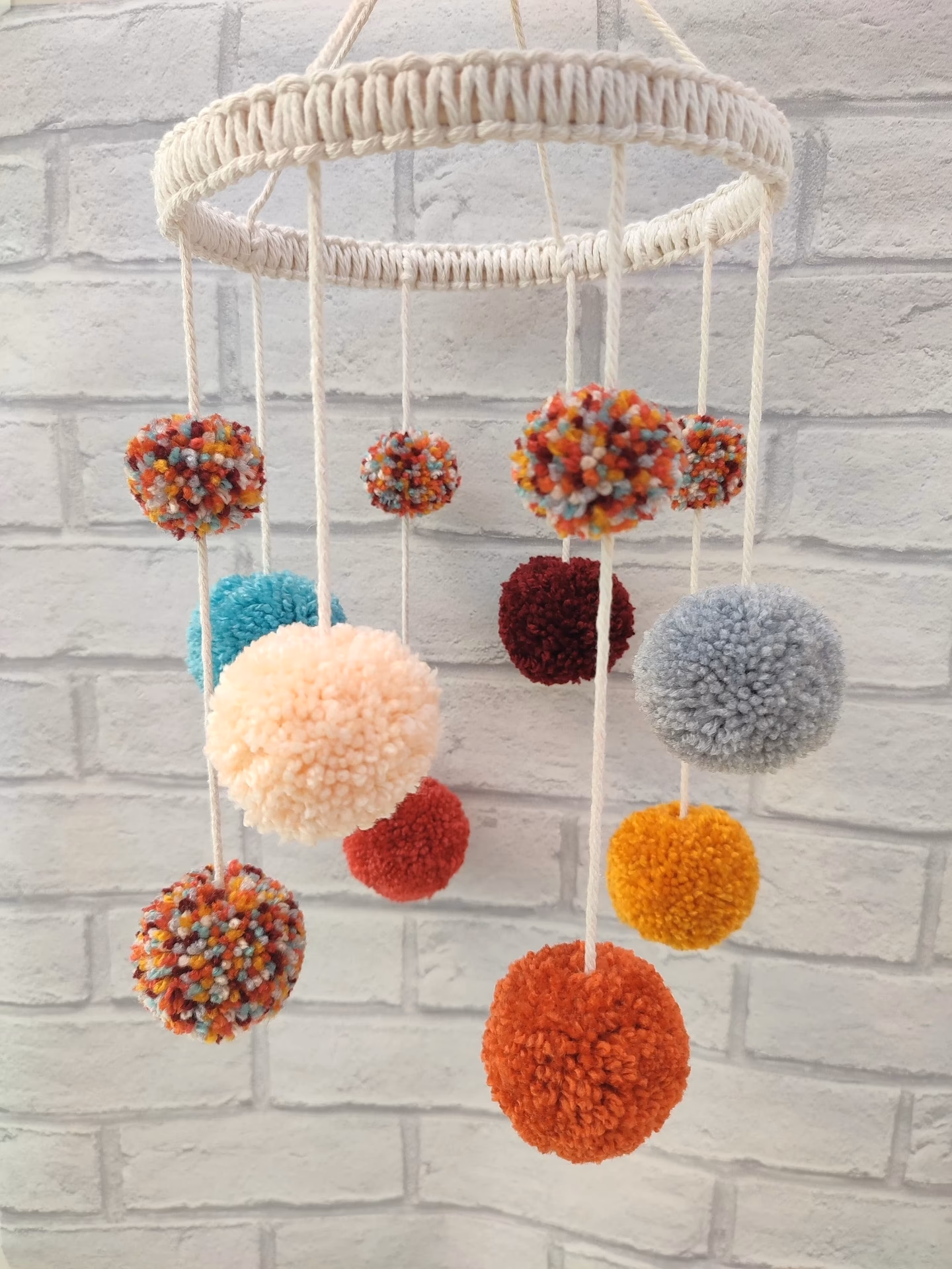 How to make a pom pom in a sewing machine?