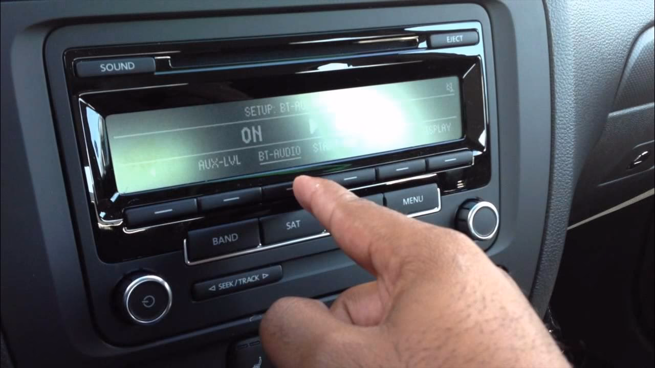 Does the VW RCD 310 have bluetooth streaming audio?