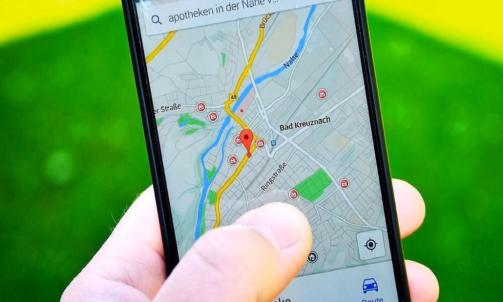 What is a phone number online location tracker app?