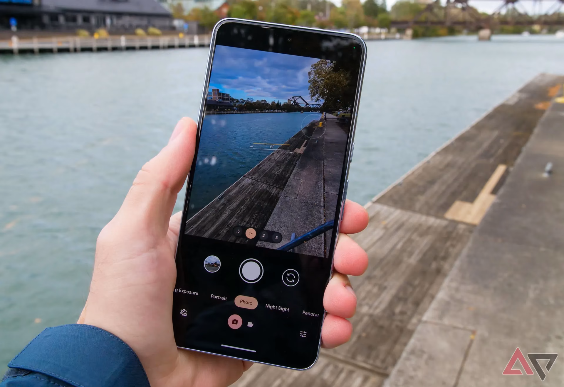 Is there a free photo resizing app for Android or iOS?