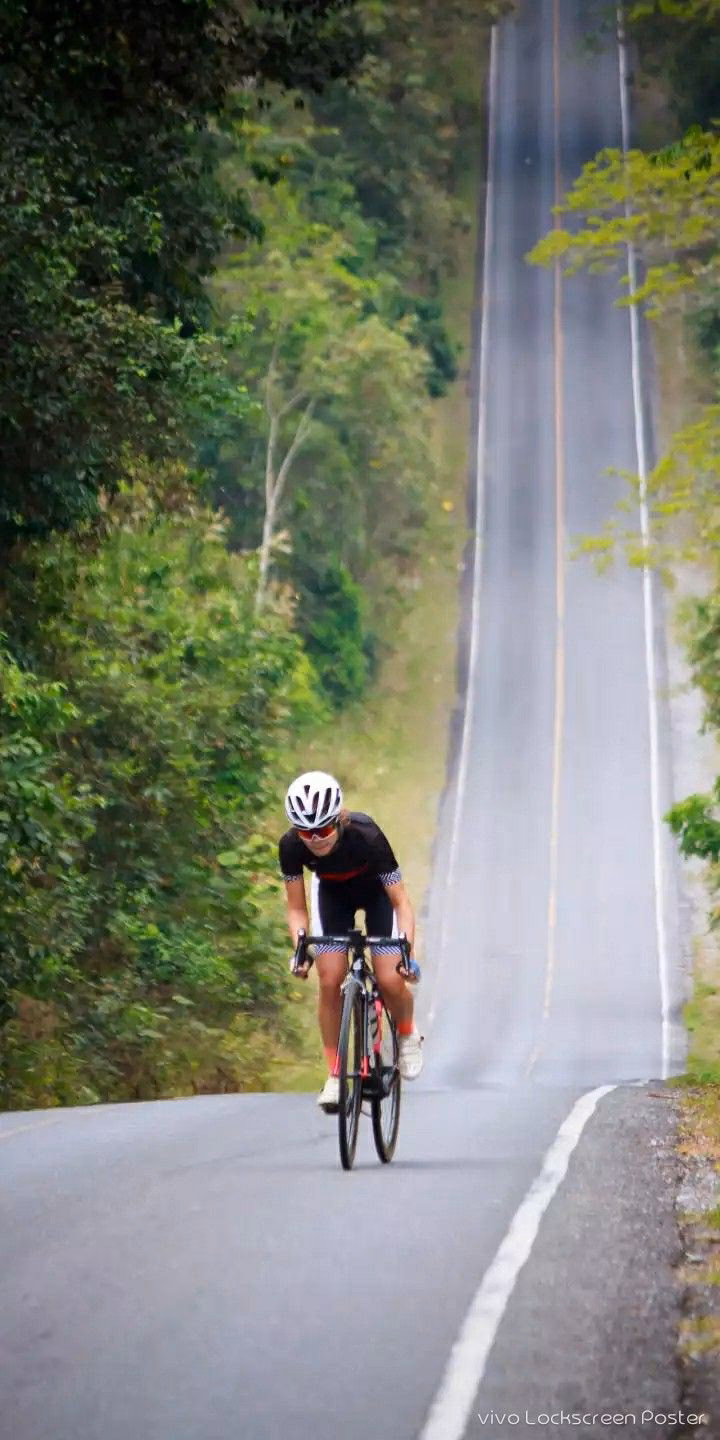 How many road cycling wallpapers are there?