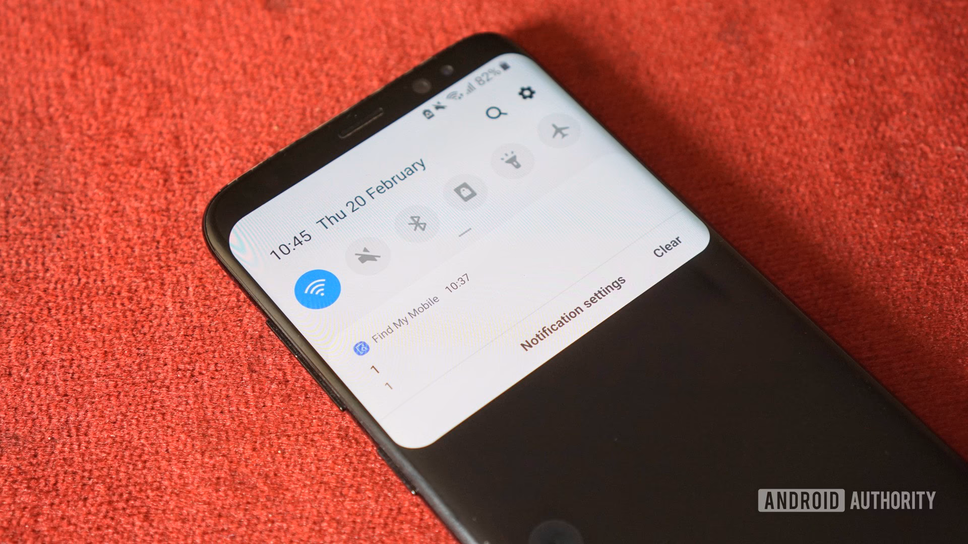 How to access Galaxy S9 notification panel?