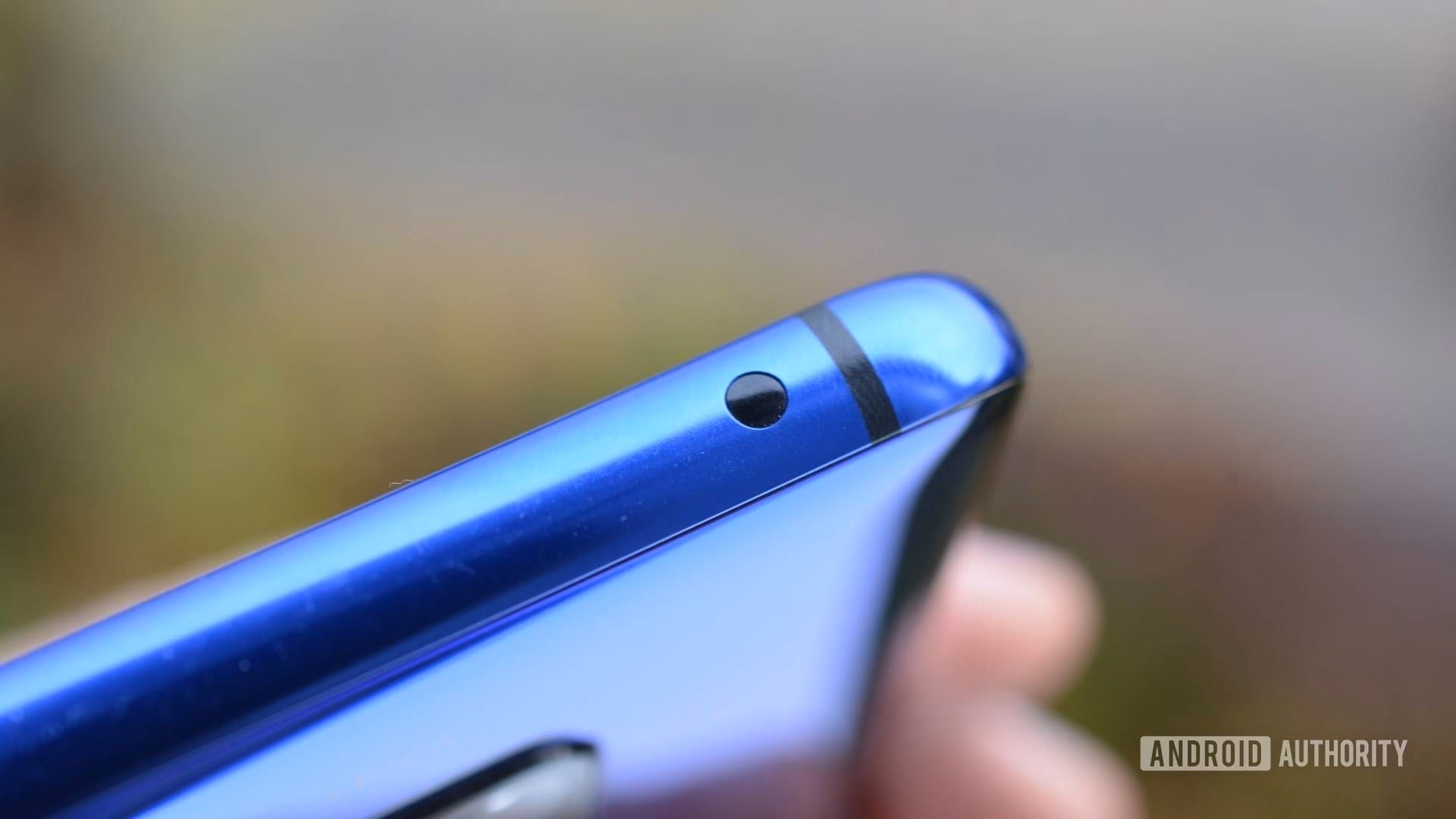 Does Samsung Galaxy S4 have an IR blaster?
