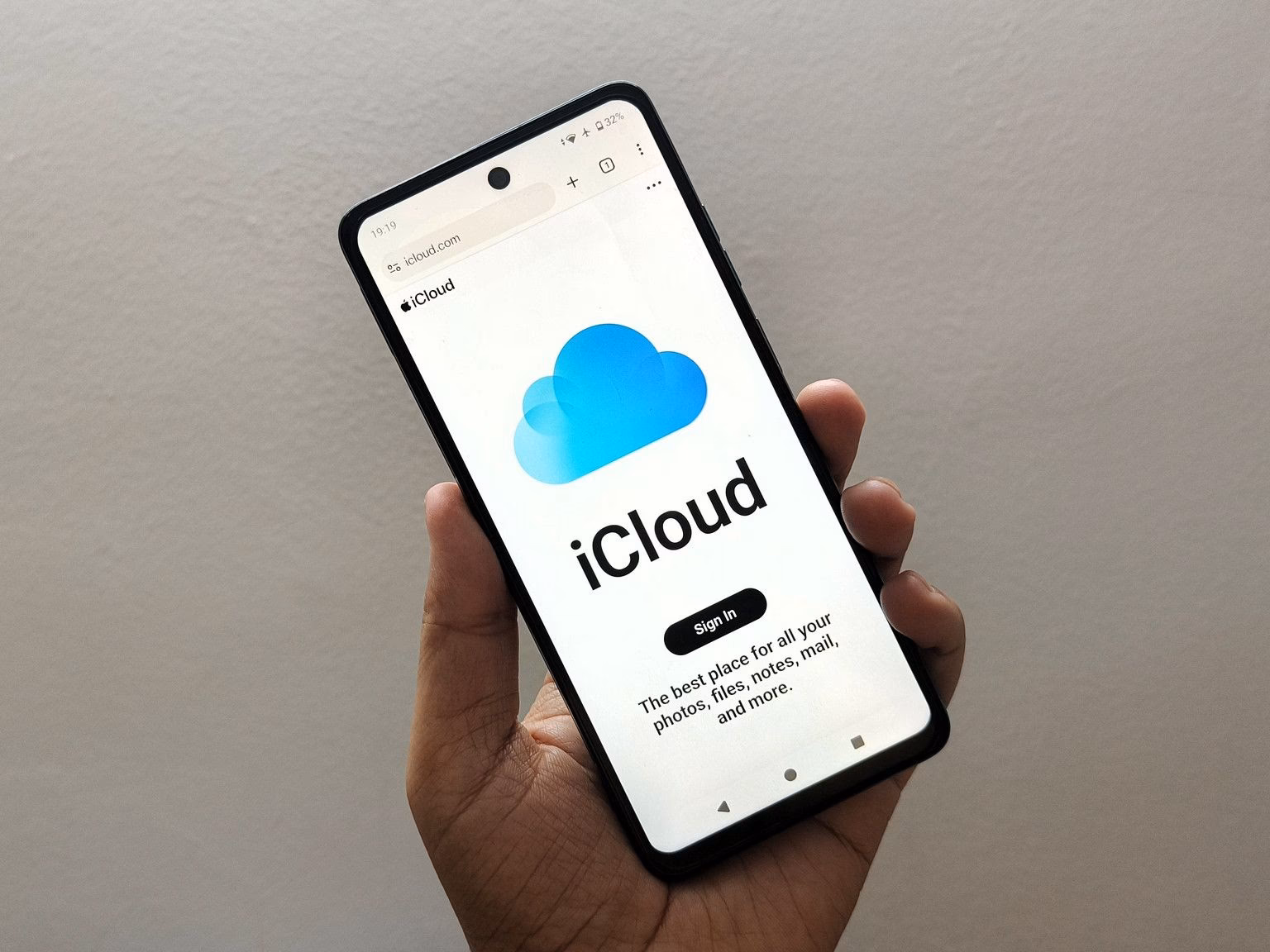 Can I use iCloud email on a Samsung device?