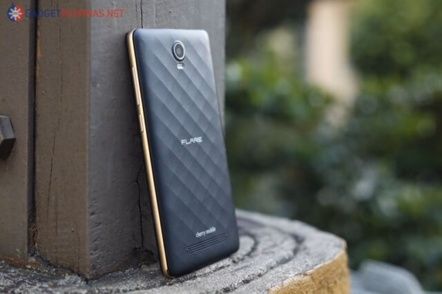 What size screen does the Cherry Mobile Flare have?