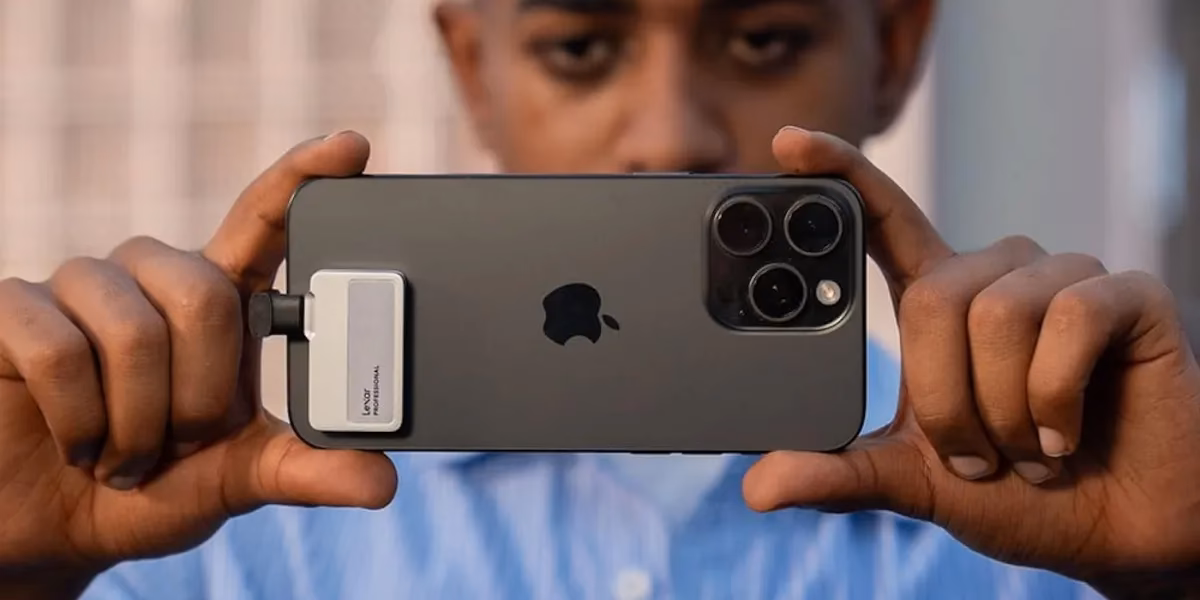 Does SanDisk 2TB portable SSD work with iPhone?