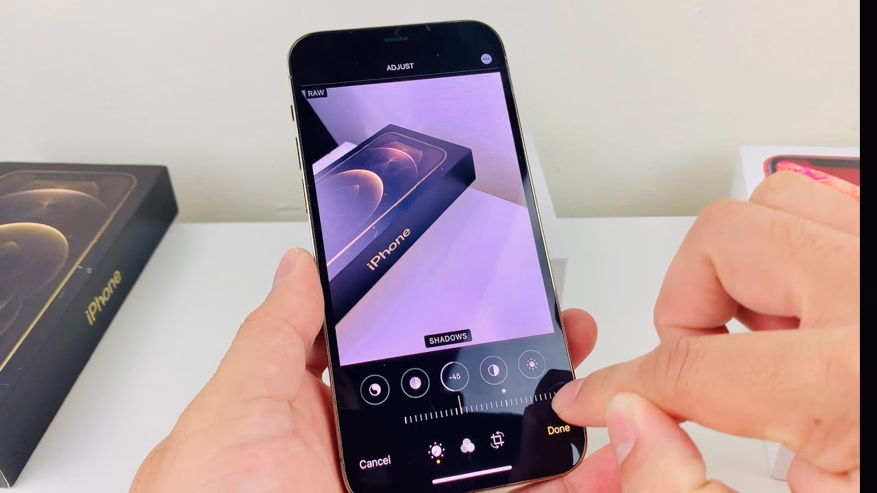 Can iPhone 12 shoot RAW photos?