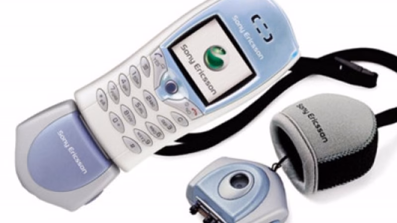 What is the history of a camera phone?