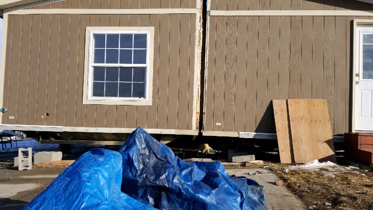 Where is mobile home Vista located?