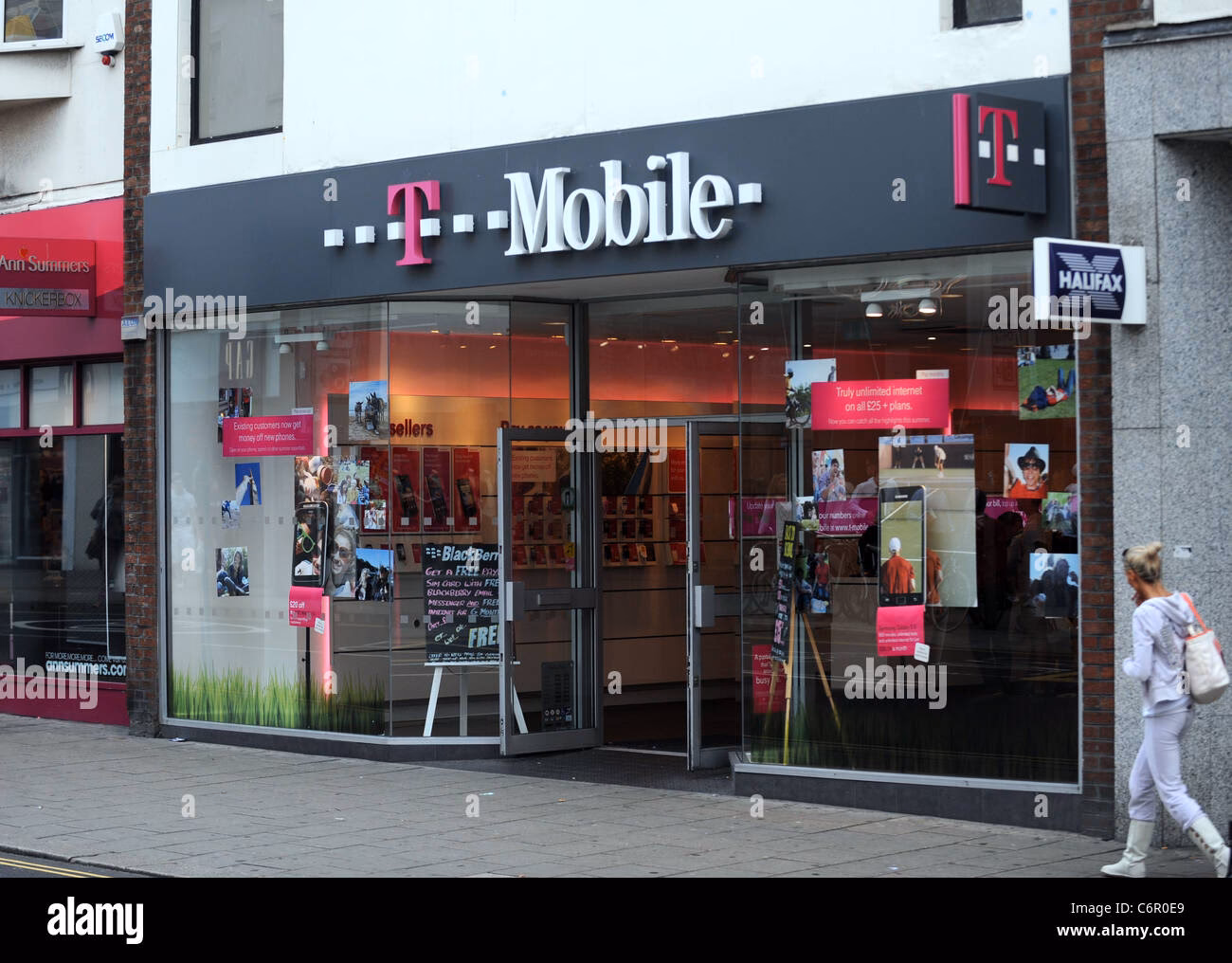 Does T-Mobile cover 99% of the UK population?