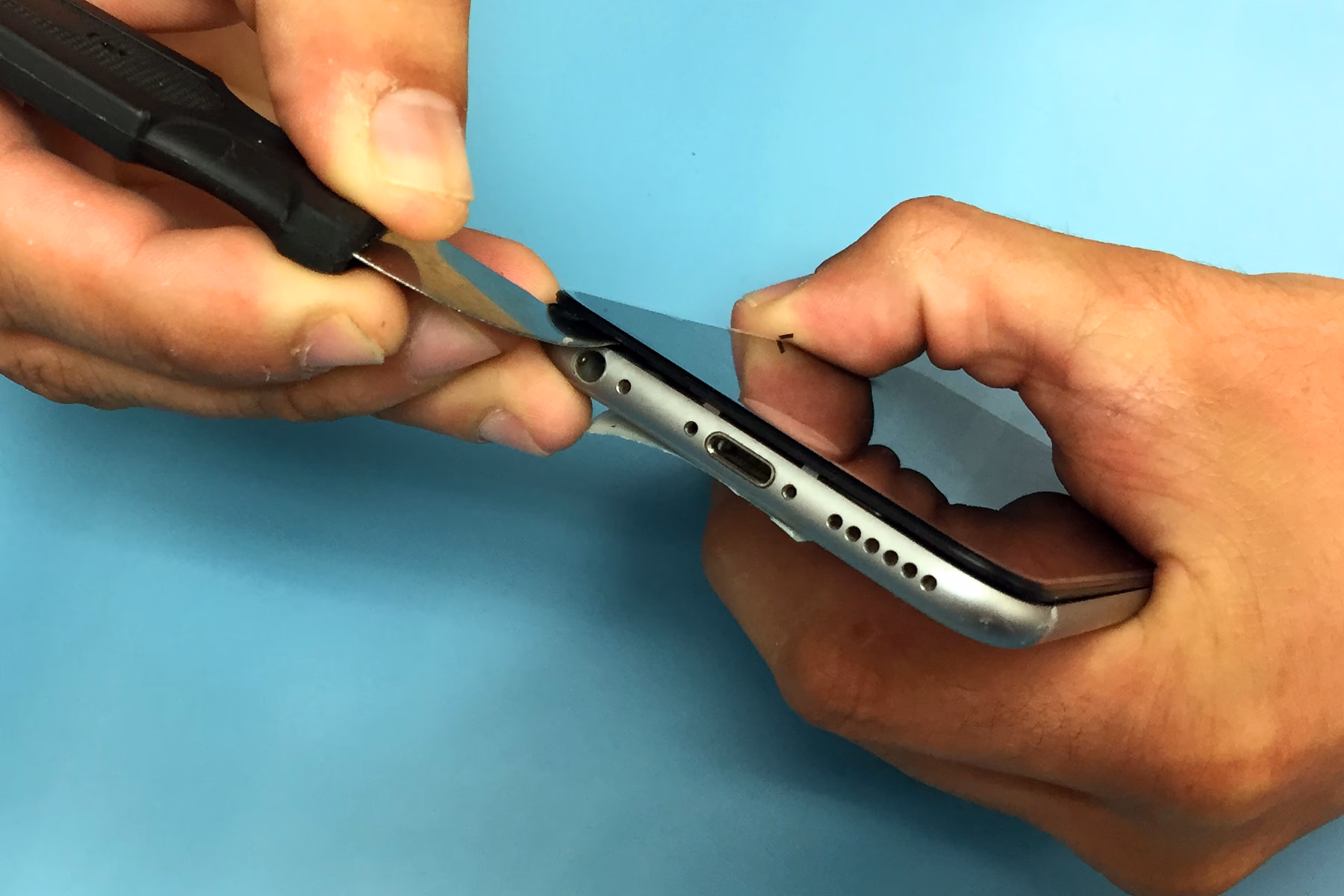 How do you remove a battery from an iPhone?