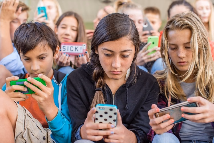 Is smartphone use affecting teens' mental health?