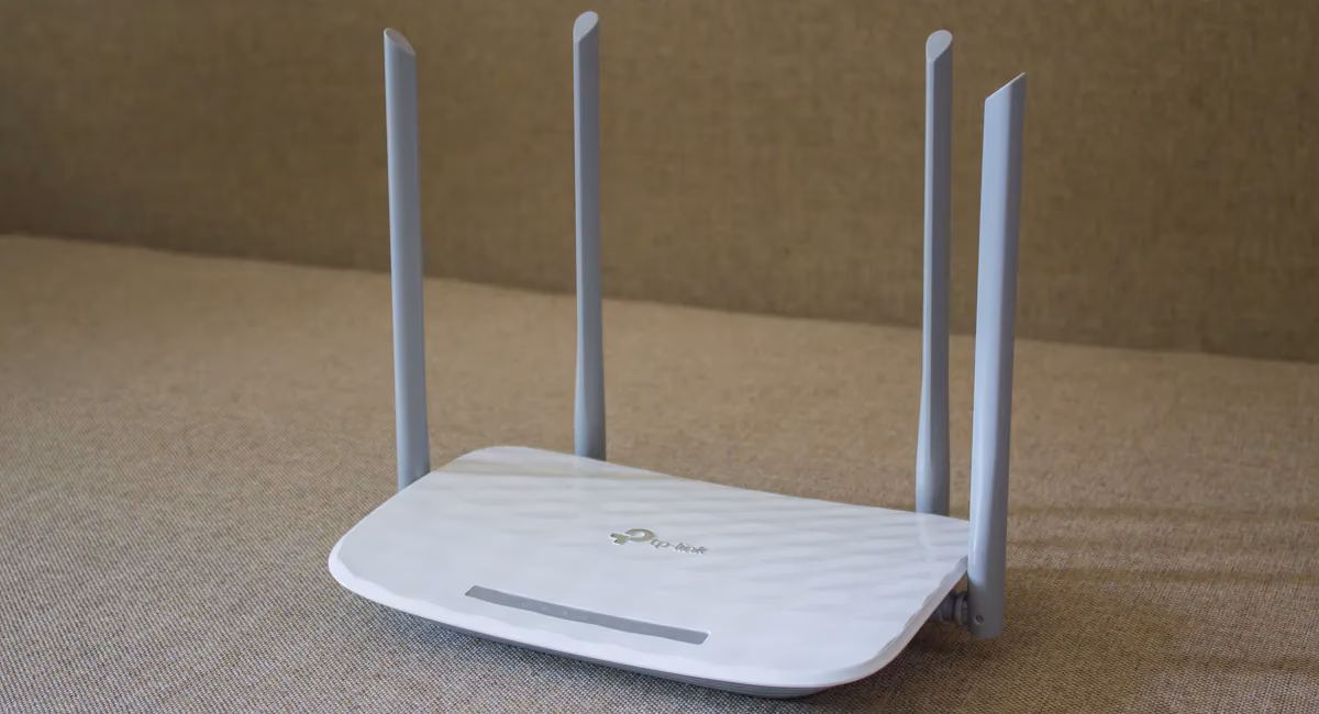 How do I reset my TP-Link Archer C5 router?