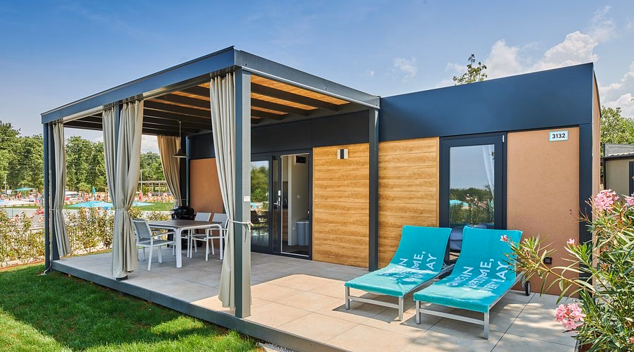 How many mobile homes does camping park Umag have?