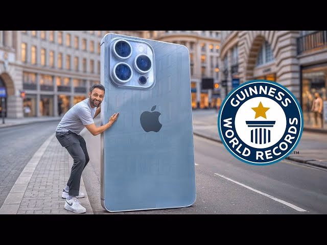 What is the biggest iPhone replica in the world?